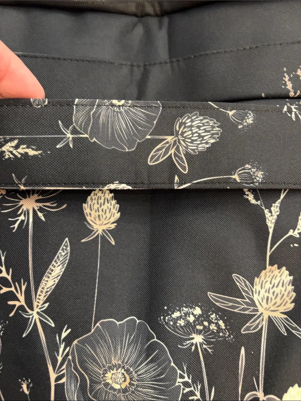 Mosiso brand Black Floral Laptop Bag with Cream Accents